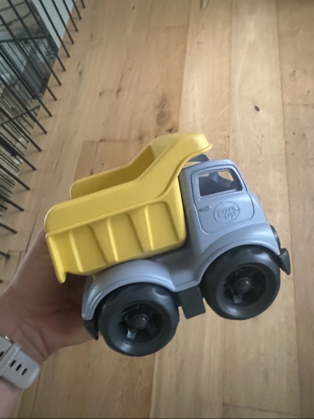 Green toys yellow truck